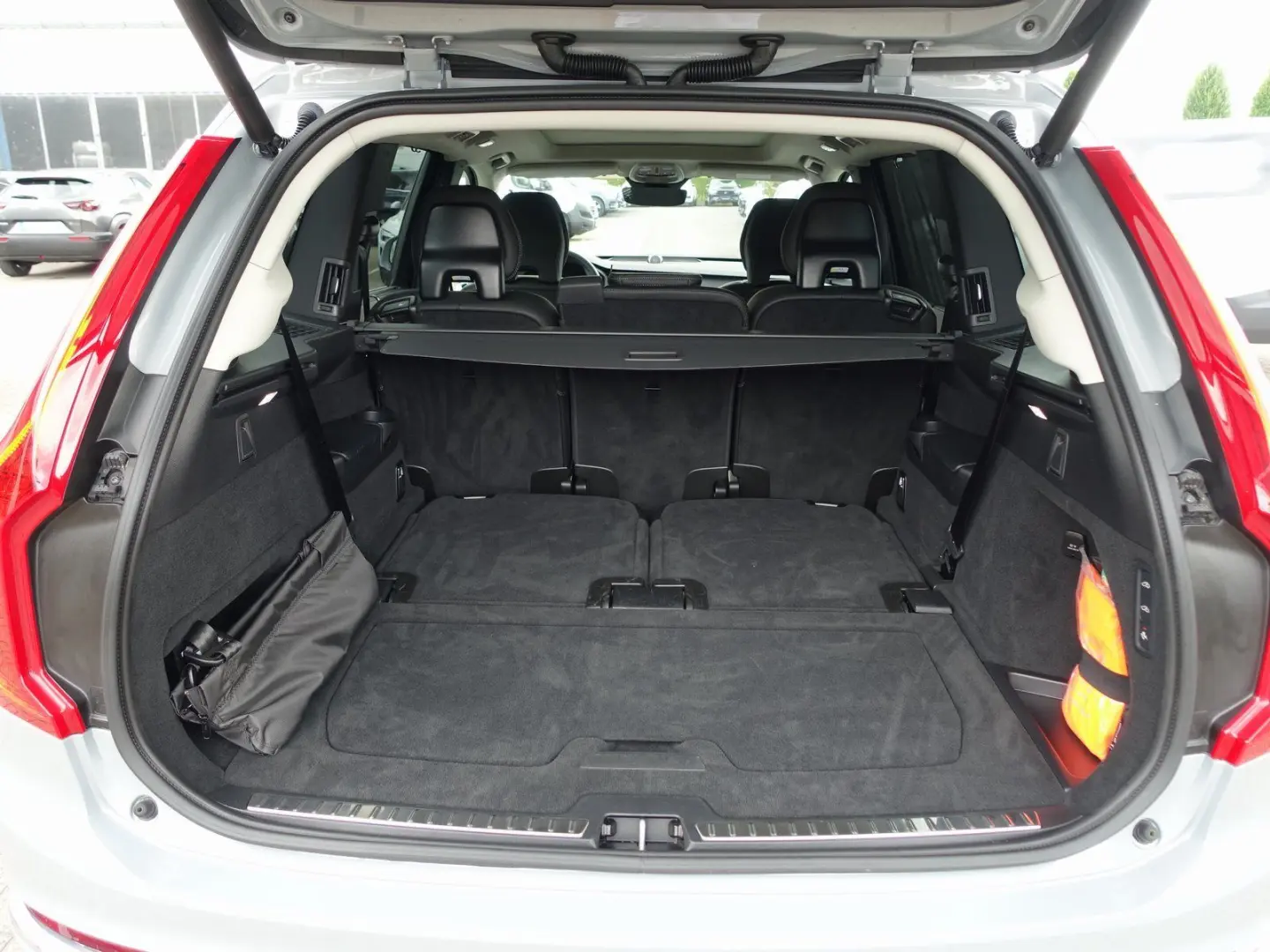 XC90 Plus Bright T8 AWD HUD/B&W/FOUR-C/AHK/360