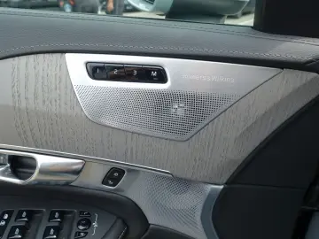 XC90 Plus Bright T8 AWD HUD/B&W/FOUR-C/AHK/360