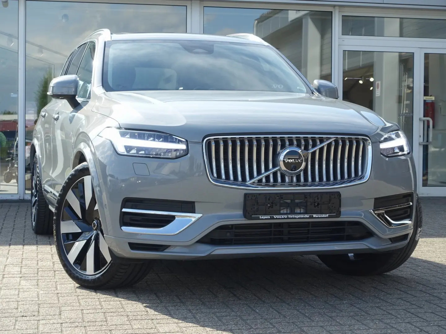 XC90 T8 AWD Plug-in Hybrid/FourC/HeadUp/AHK/B&W
