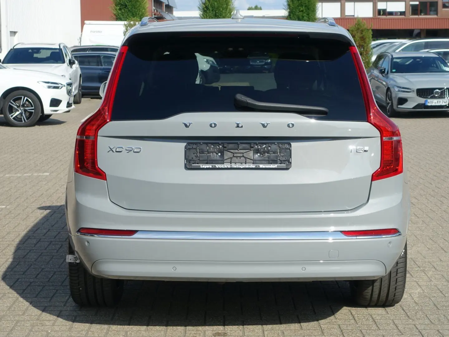 XC90 T8 AWD Plug-in Hybrid/FourC/HeadUp/AHK/B&W