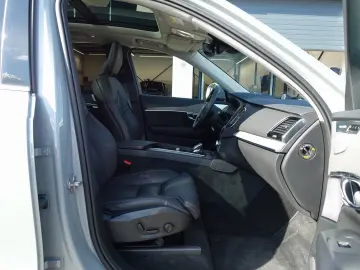 XC90 T8 AWD Plug-in Hybrid/FourC/HeadUp/AHK/B&W