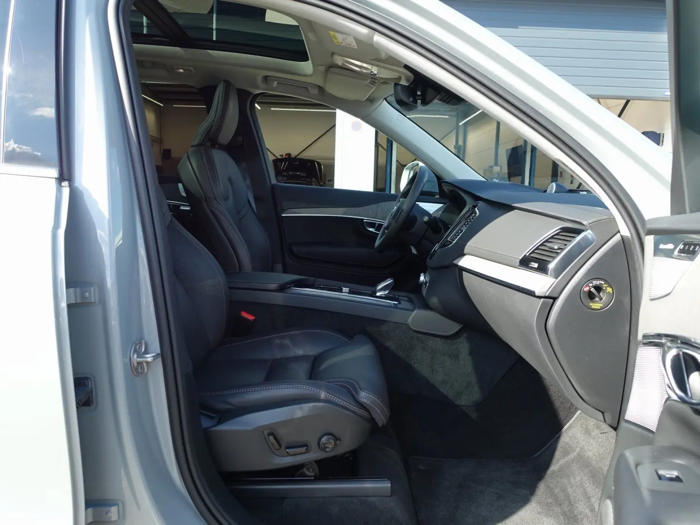 XC90 T8 AWD Plug-in Hybrid/FourC/HeadUp/AHK/B&W