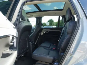 XC90 T8 AWD Plug-in Hybrid/FourC/HeadUp/AHK/B&W