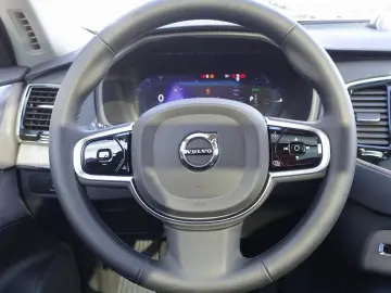 XC90 T8 AWD Plug-in Hybrid/FourC/HeadUp/AHK/B&W
