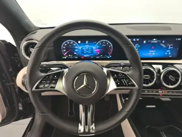CLA 180 Coupé Progressive Advanced Pano 360°Cam