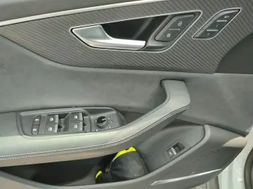 RS Q8 4.0 TFSI quattro*Navi*Matrix*HUD*B&O*AHK*P