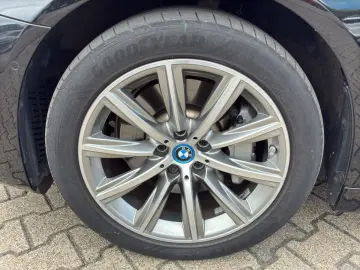 530e Limousine LED+SHZ+LiveCockpit+DrivingAss