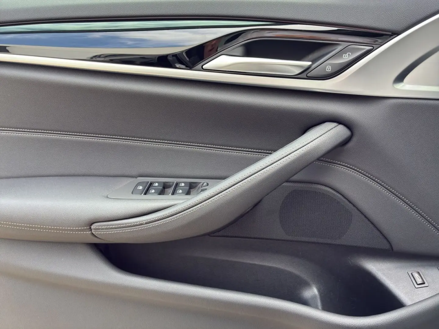 530e Limousine LED+SHZ+LiveCockpit+DrivingAss