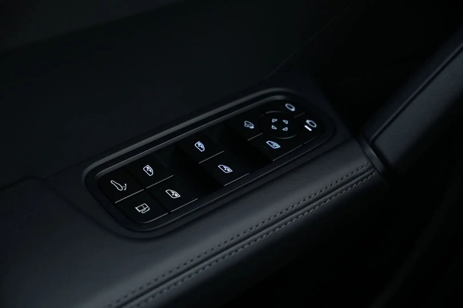 Cayenne E-Hybrid Coupé SPORTDESIGN-PDISPLAY-VOLL