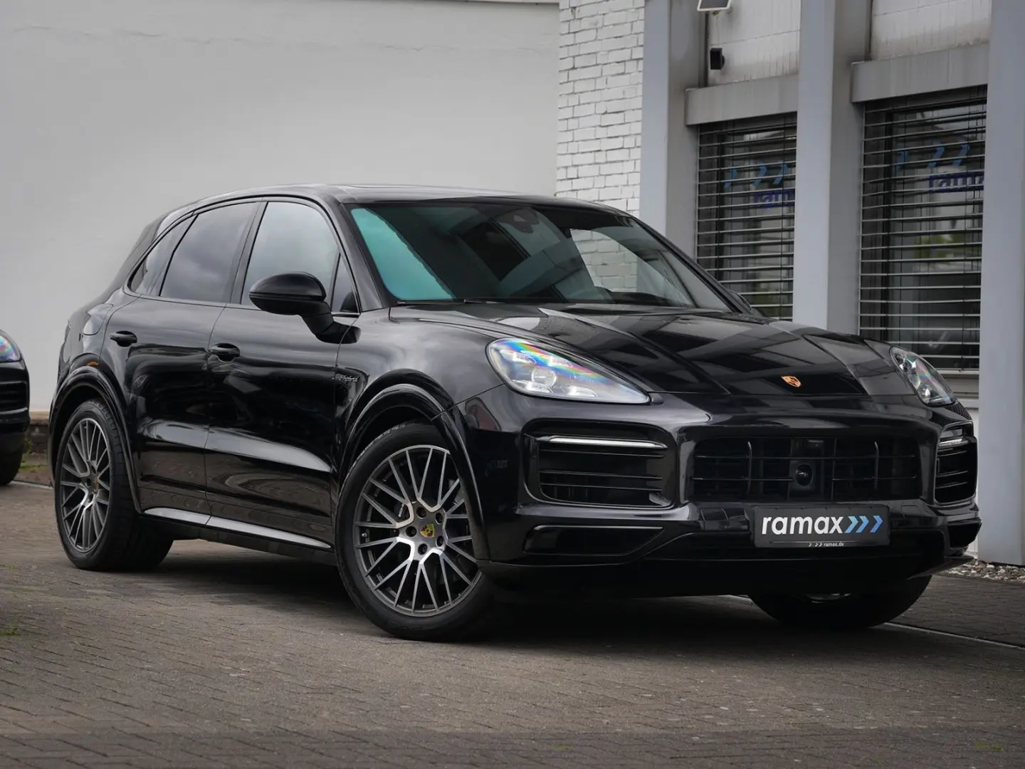 E-Hybrid SPORTDESIGN-HINTERACHSL.-PDCC-HUD-VOLL