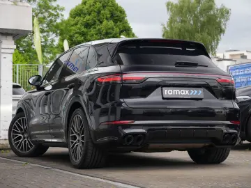 E-Hybrid SPORTDESIGN-HINTERACHSL.-PDCC-HUD-VOLL