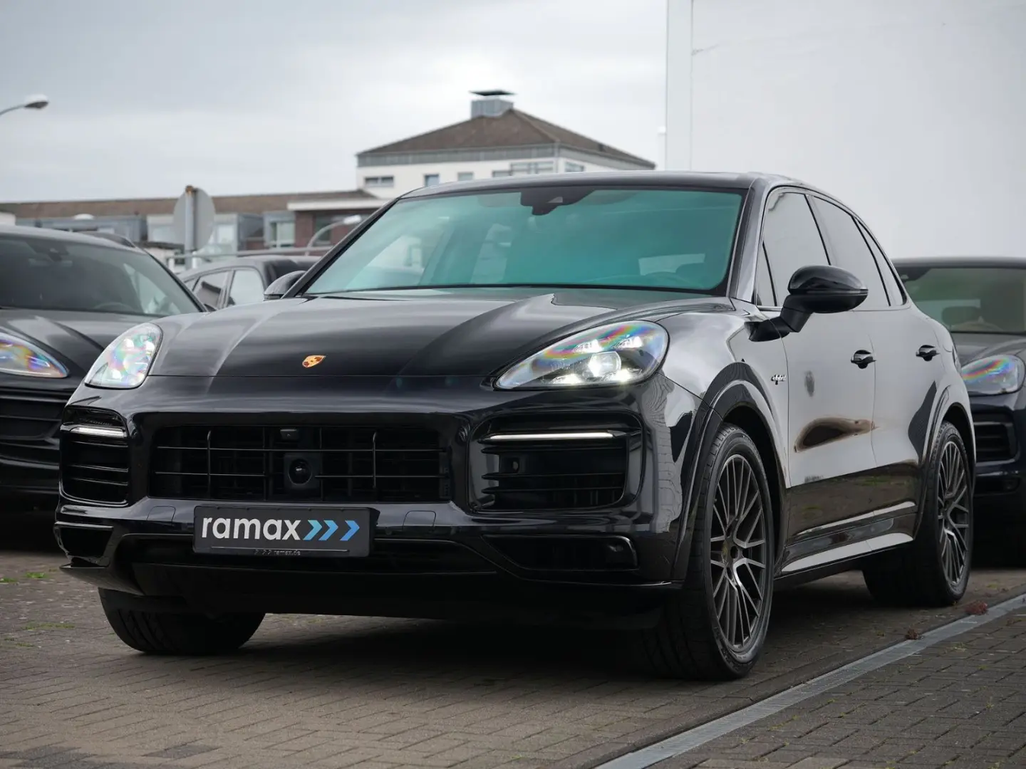E-Hybrid SPORTDESIGN-HINTERACHSL.-PDCC-HUD-VOLL