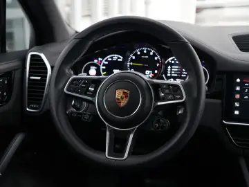 E-Hybrid SPORTDESIGN-HINTERACHSL.-PDCC-HUD-VOLL