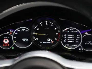 E-Hybrid SPORTDESIGN-HINTERACHSL.-PDCC-HUD-VOLL