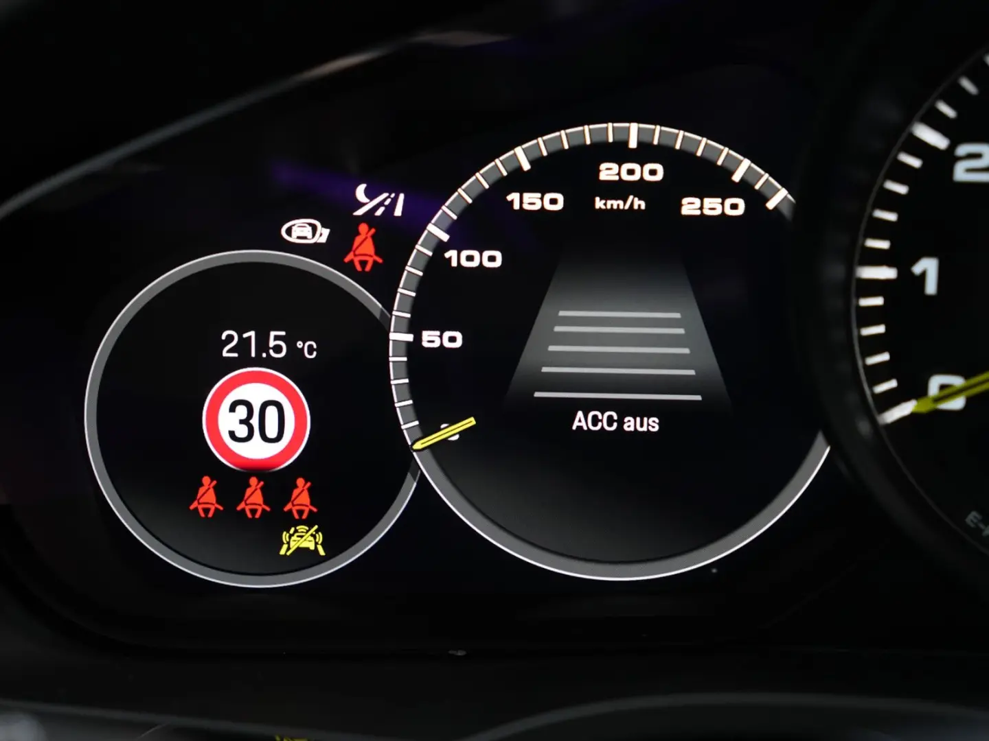 E-Hybrid SPORTDESIGN-HINTERACHSL.-PDCC-HUD-VOLL