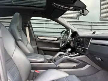 Cayenne Coupe Platinum Edition-Sportdesign-1Hand