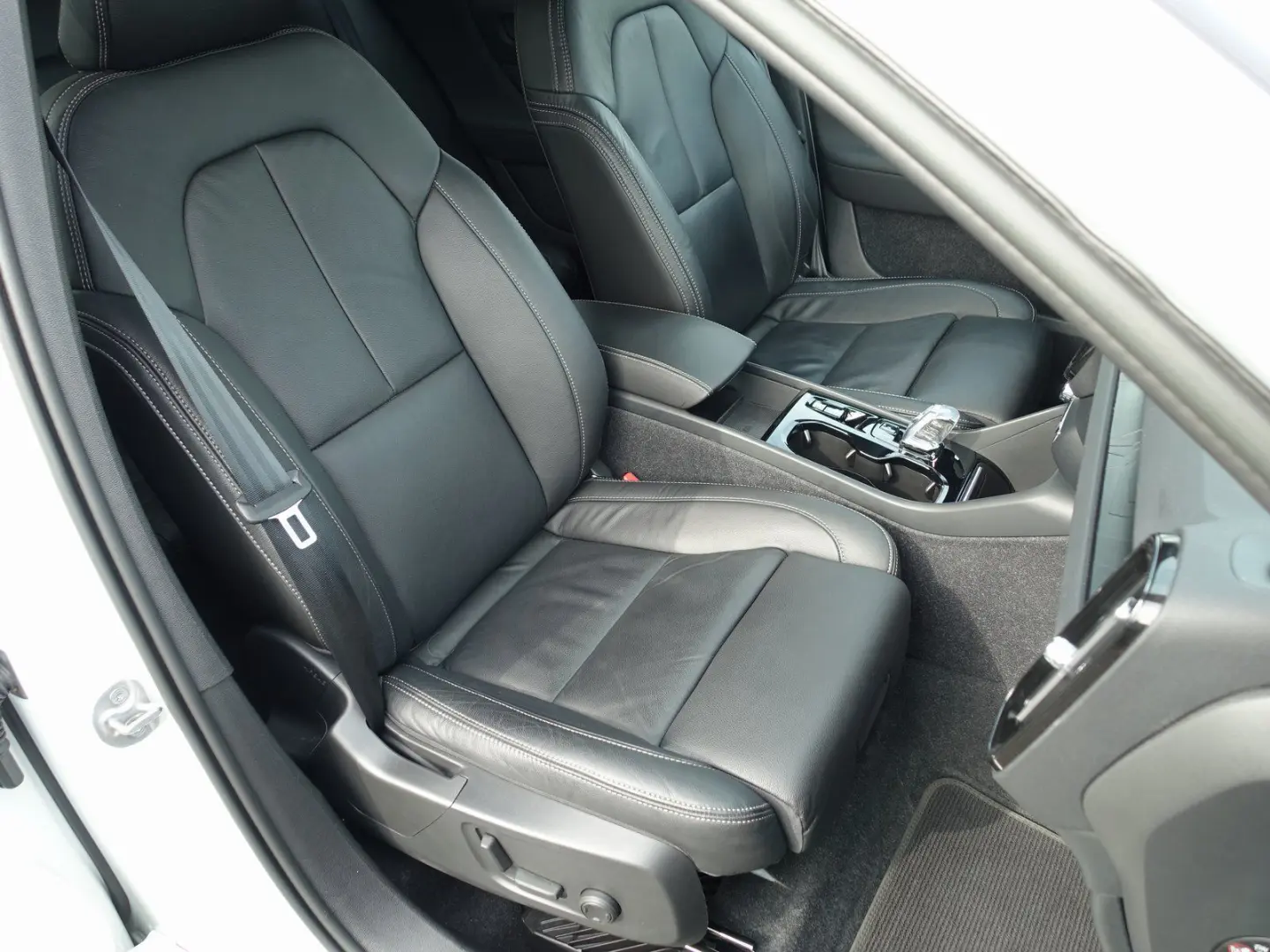 XC40 T5 Recharge Plus Dark/H&K/360°/Memory/BLS
