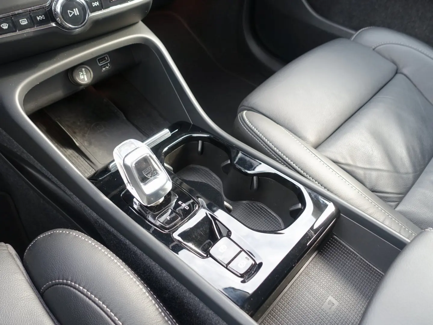 XC40 T5 Recharge Plus Dark/H&K/360°/Memory/BLS
