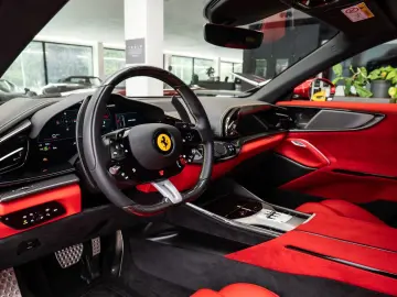 Ferrari Purosangue / Rosso Portofino /