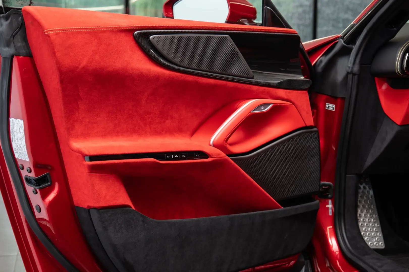 Ferrari Purosangue / Rosso Portofino /