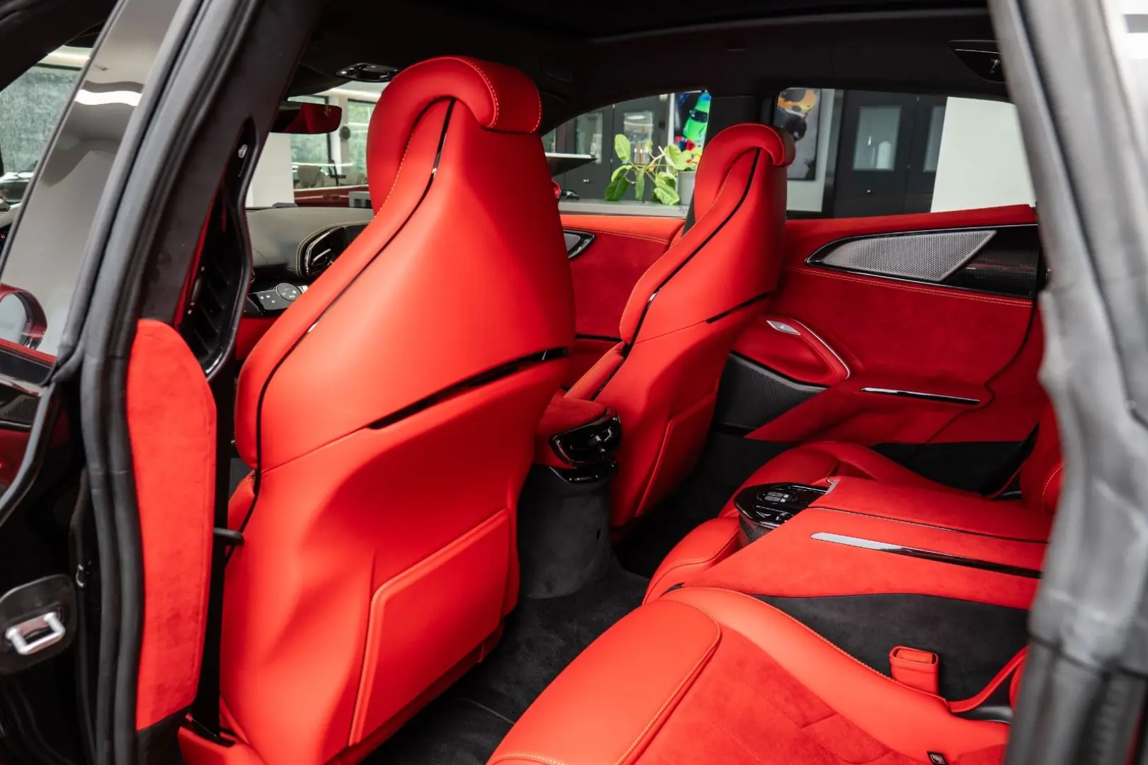 Ferrari Purosangue / Rosso Portofino /