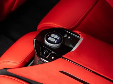 Ferrari Purosangue / Rosso Portofino /