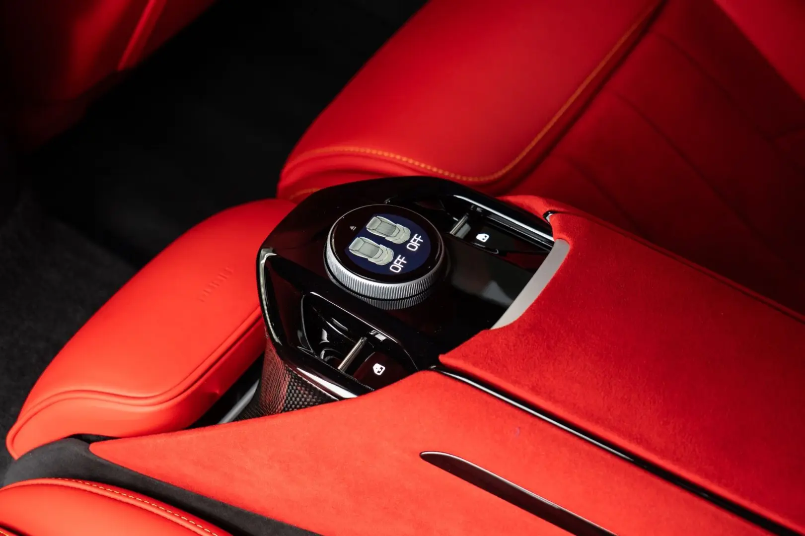 Ferrari Purosangue / Rosso Portofino /