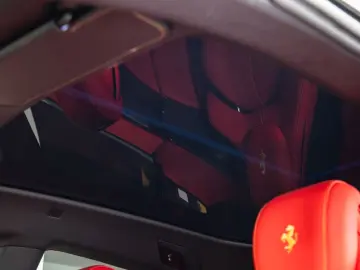 Ferrari Purosangue / Rosso Portofino /