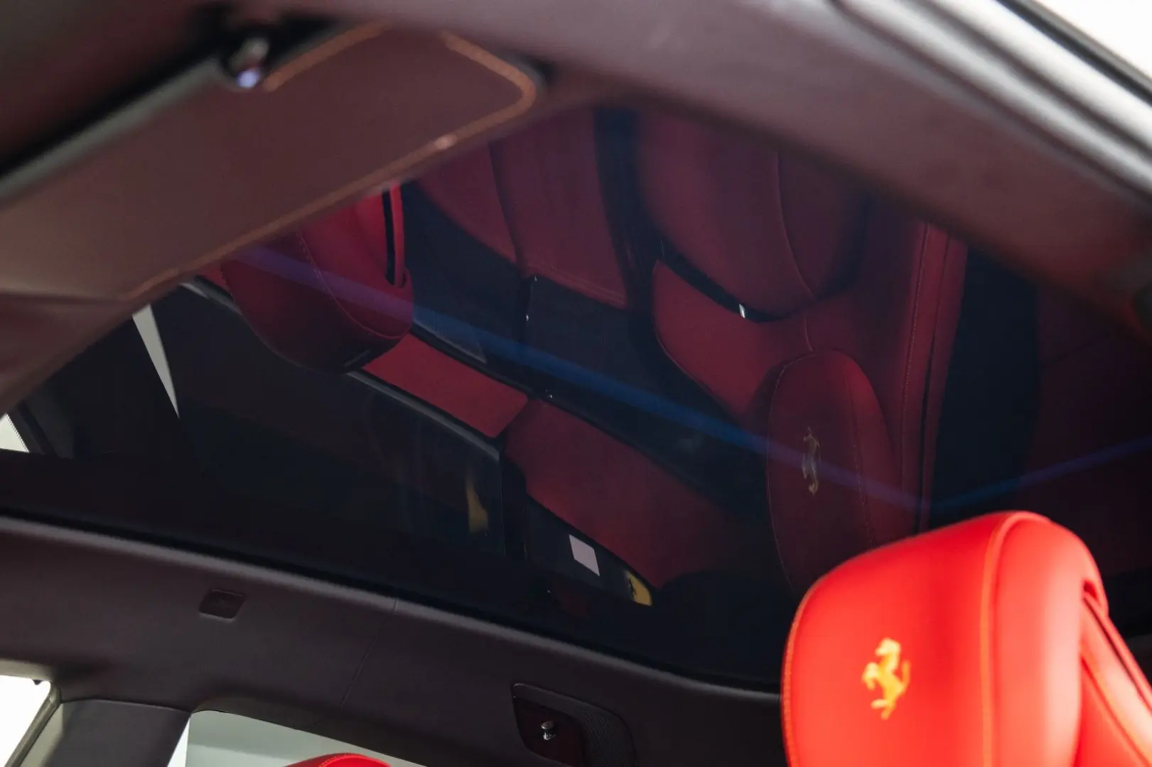 Ferrari Purosangue / Rosso Portofino /