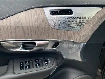 XC90 T8 AWD Ultimate Bright, B&W, Luftf., uvm