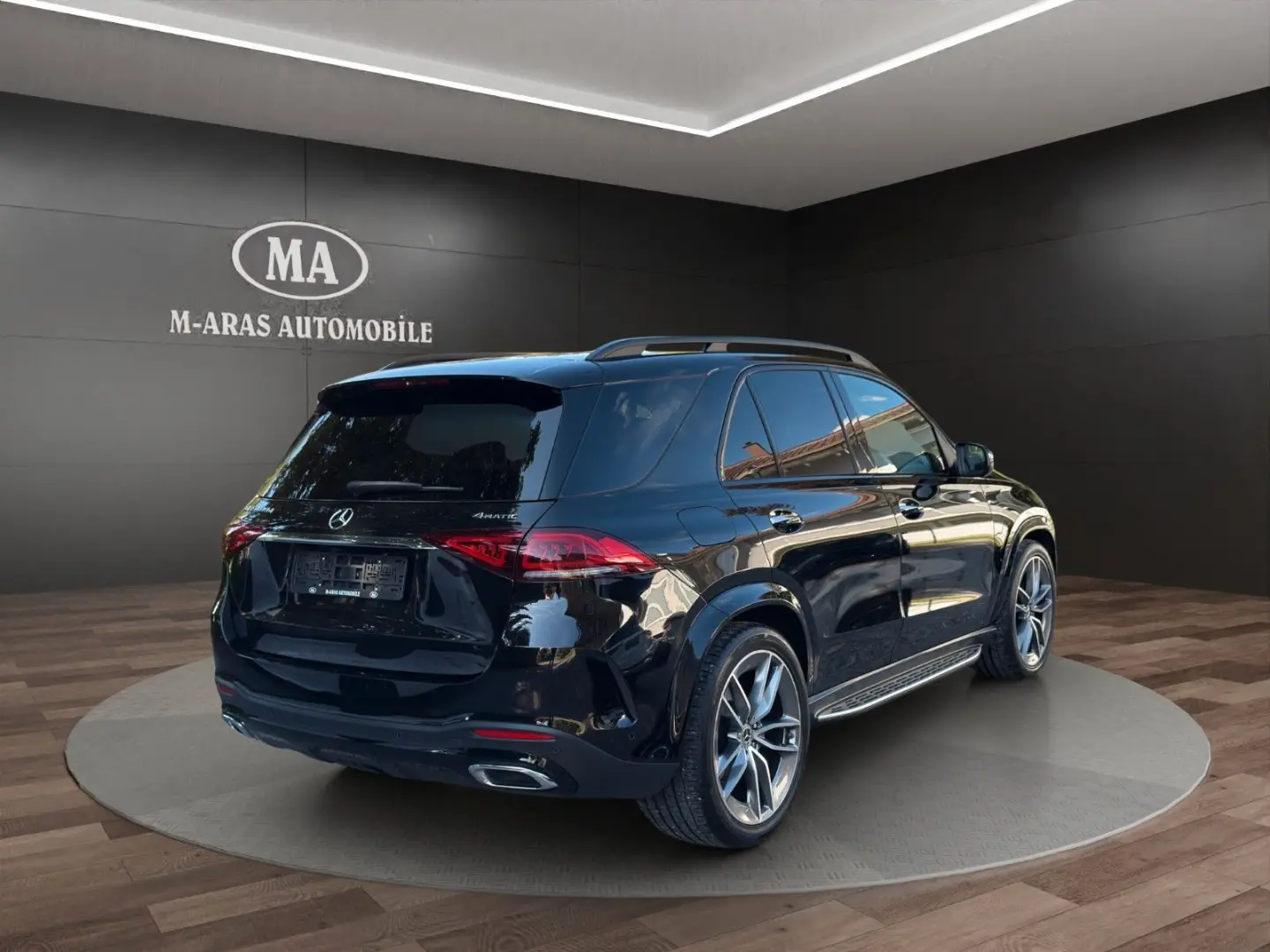 GLE 400 d GLE - 4Matic AMG PANO LEDER AHK STHEIZ