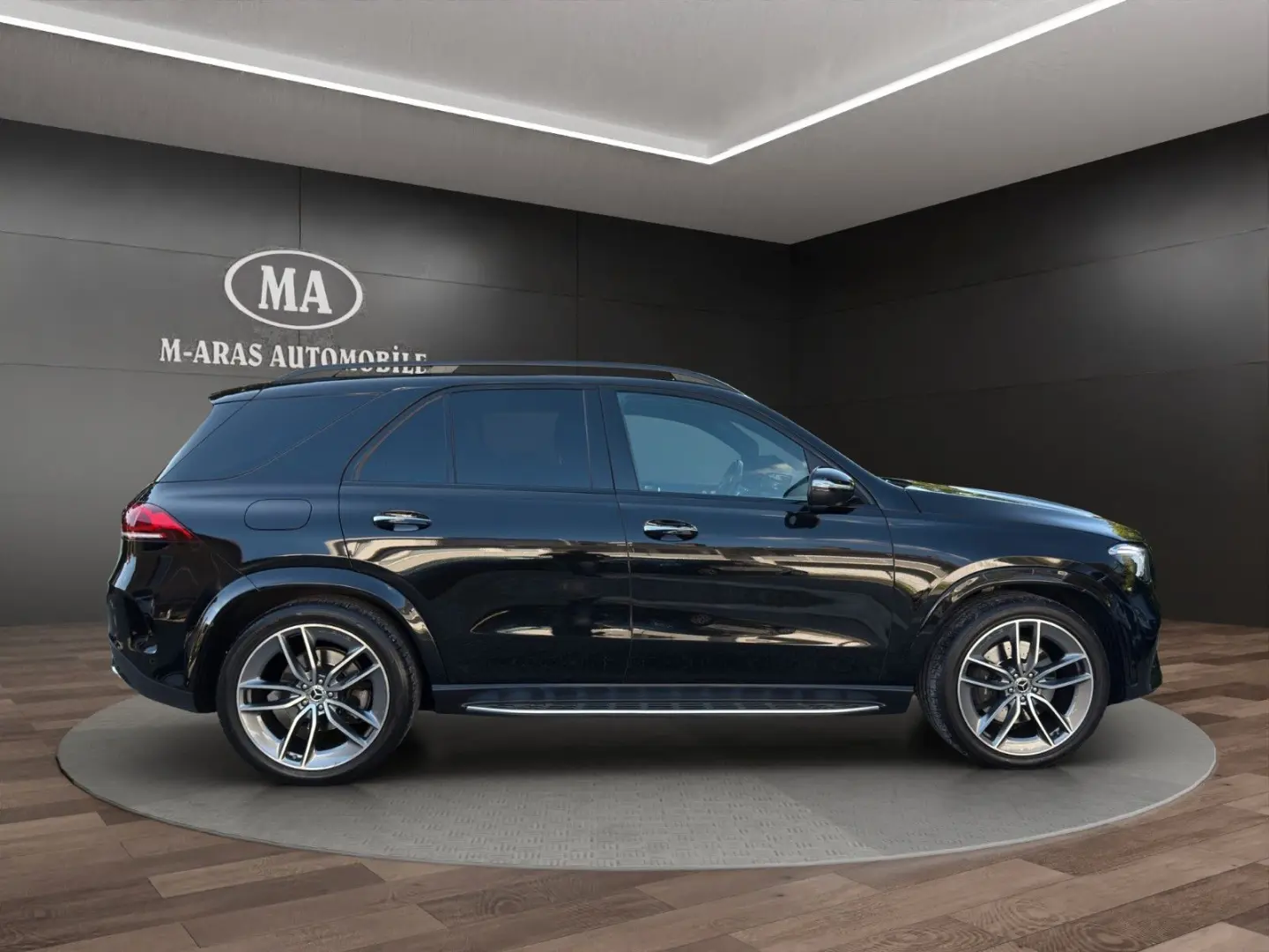 GLE 400 d GLE - 4Matic AMG PANO LEDER AHK STHEIZ