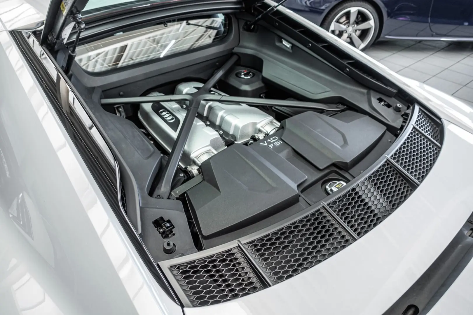 R8 Coupe 5.2FSI RAUTE*B&O*LASER*SUZUKAGRAU*R-Kam