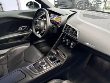 R8 COUPE 5.2 FSI RWD PERFORMANCE SCHALENSITZ 21