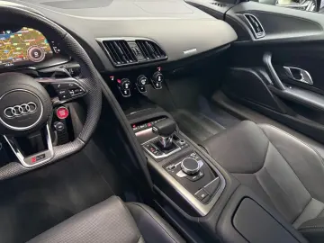 R8 COUPE 5.2 FSI RWD PERFORMANCE SCHALENSITZ 21