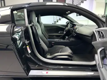 R8 COUPE 5.2 FSI RWD PERFORMANCE SCHALENSITZ 21