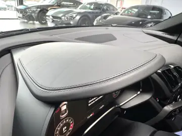R8 COUPE 5.2 FSI RWD PERFORMANCE SCHALENSITZ 21