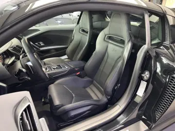 R8 COUPE 5.2 FSI RWD PERFORMANCE SCHALENSITZ 21