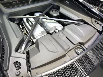 R8 COUPE 5.2 FSI RWD PERFORMANCE SCHALENSITZ 21