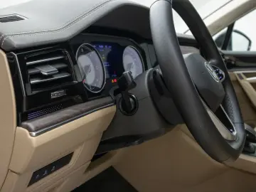Touareg 3.0 V6 TDI Atmosphere*4M*NAV*PANO*ACC*