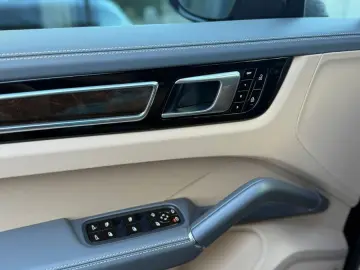Cayenne V6 3.0L/CARPLAY/HUD/BOSE/ACC/MATRIX-LED