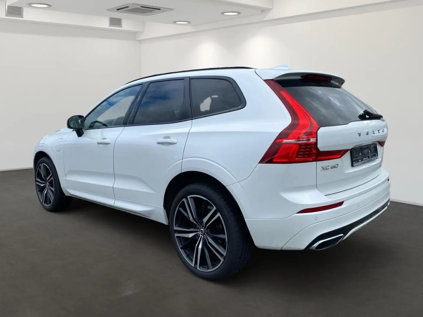 XC60 T8 R Design Plug-In AWD AHK IntelliSafe Pro