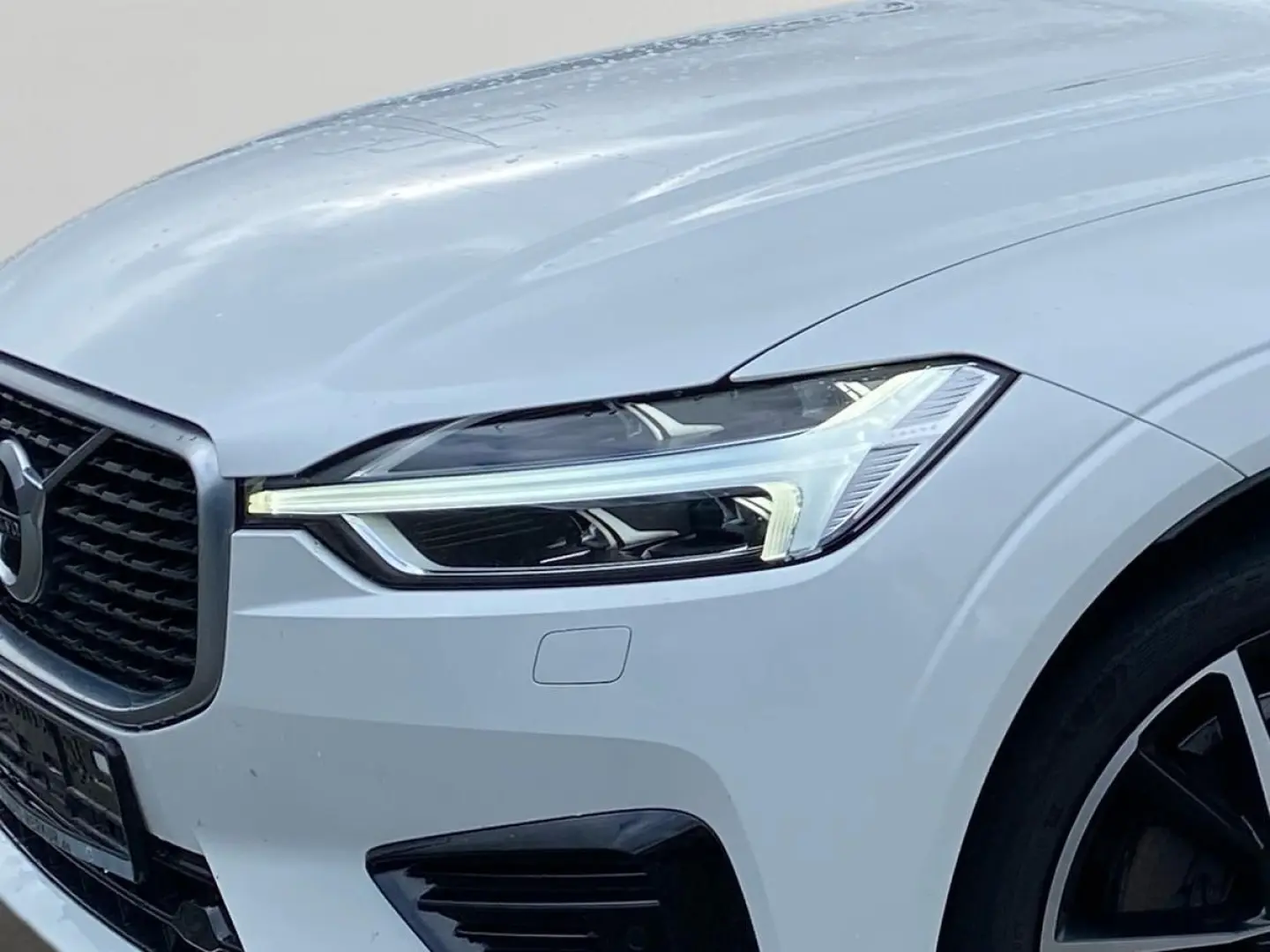 XC60 T8 R Design Plug-In AWD AHK IntelliSafe Pro