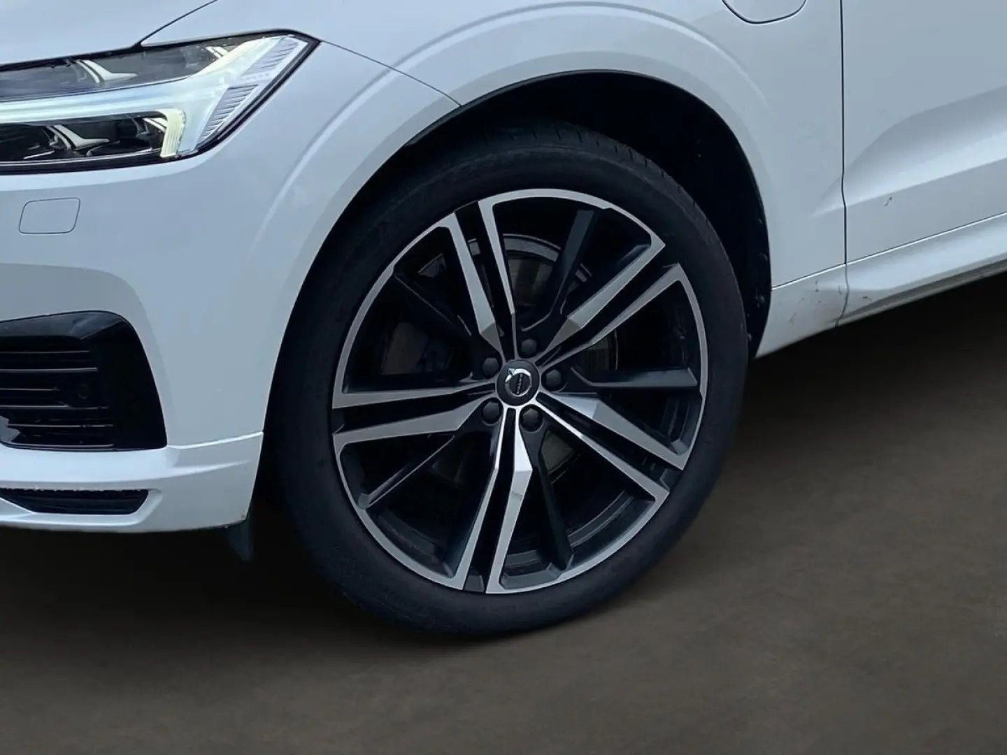 XC60 T8 R Design Plug-In AWD AHK IntelliSafe Pro