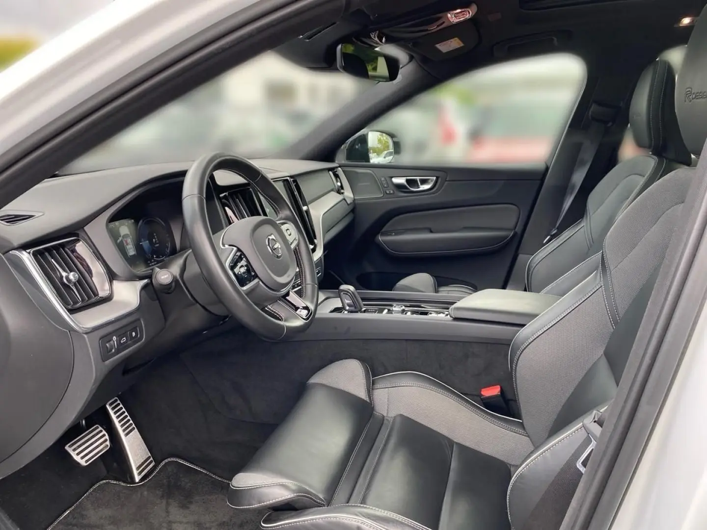 XC60 T8 R Design Plug-In AWD AHK IntelliSafe Pro