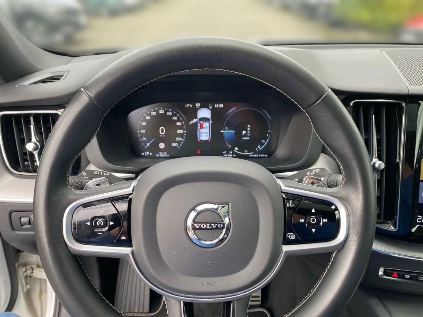 XC60 T8 R Design Plug-In AWD AHK IntelliSafe Pro