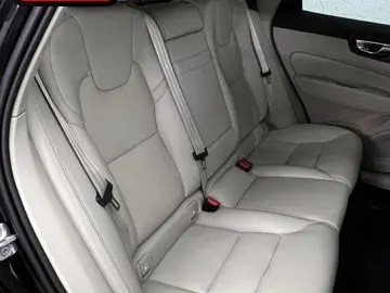XC60 B5 PRO LUFT+KEYLESS+KAMERA+STANDHEIZUNG+LED