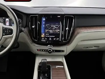 XC60 B5 PRO LUFT+KEYLESS+KAMERA+STANDHEIZUNG+LED