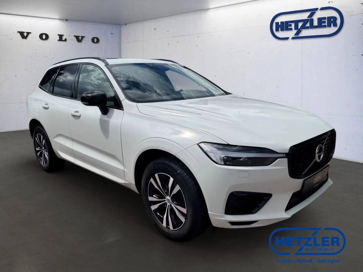 XC60 R Design Expression Recharge Plug-In Hybrid