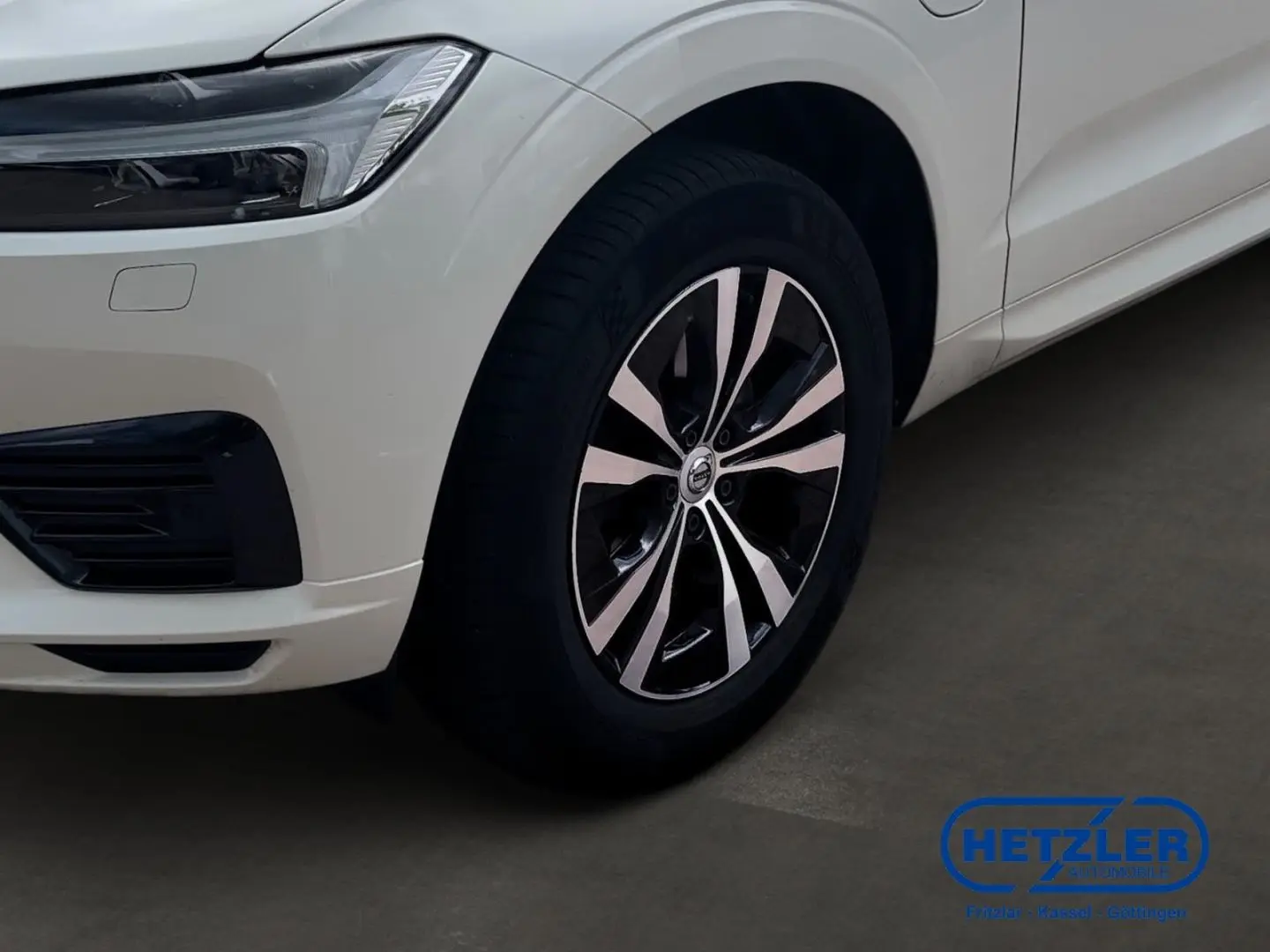 XC60 R Design Expression Recharge Plug-In Hybrid
